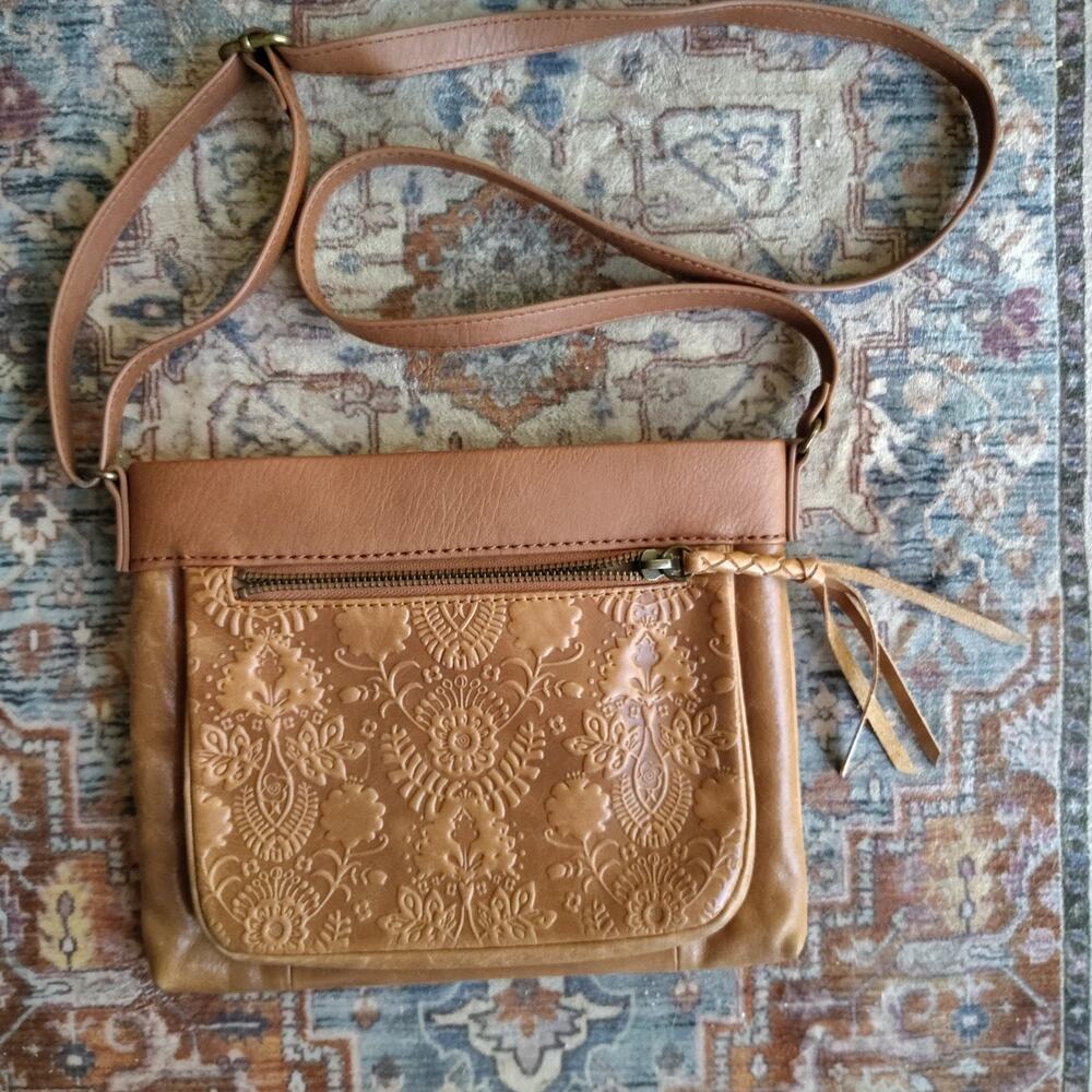 ✨ The Sak Tan Embossed Leather Crossbody Shoulder Bag ✨